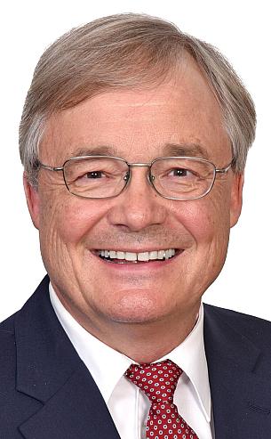 Dr․ Axel Spies